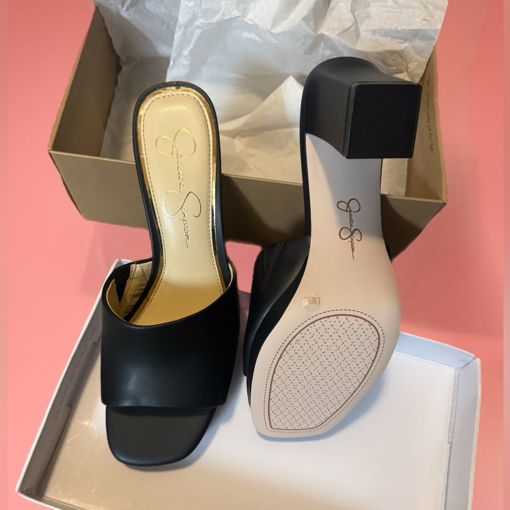 Jessica Simpson
Elyzza Heeled Sandals